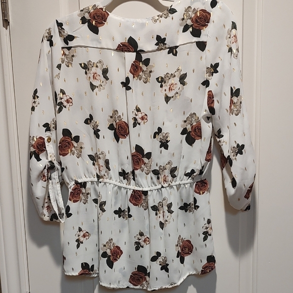 Chic Floral Blouse - White and Brown - Picture 5 of 5